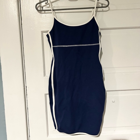 Beach dress - Picture 1 of 2